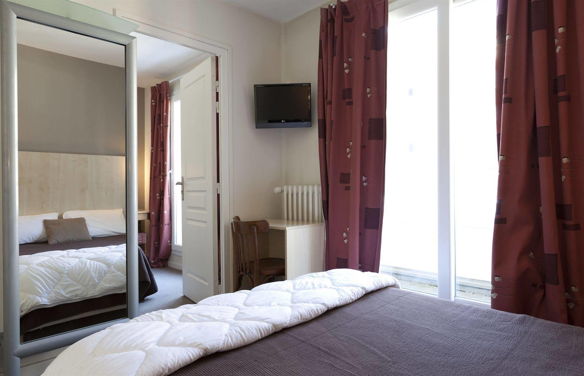 Hotel De Quebec 3*